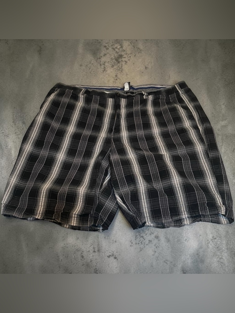 Apt. 9 Black and White Plaid Flat Front Men’s Shorts